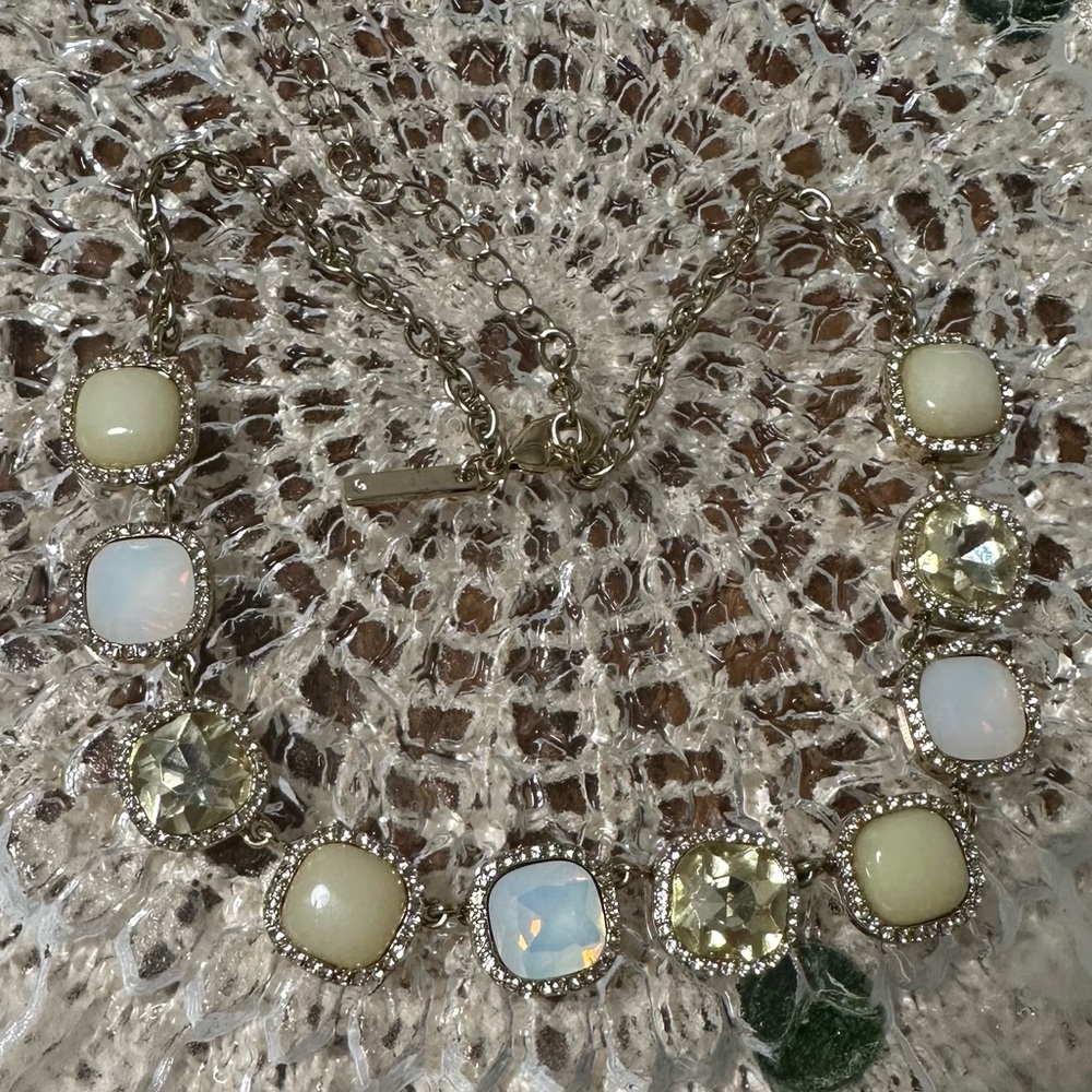 FINAL PRICE DROP White House Black Market Gold and Cream Necklace N79